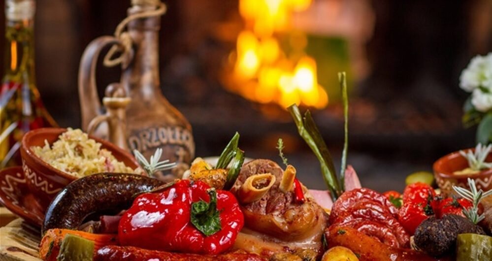 Korytko po świniobiciu, karczma góralska Młyniska, restauracja zakopane, gdzie zjeść, polecane, golonko, kiełbasa pieczona, warzywa grillowane, swojskie wyroby